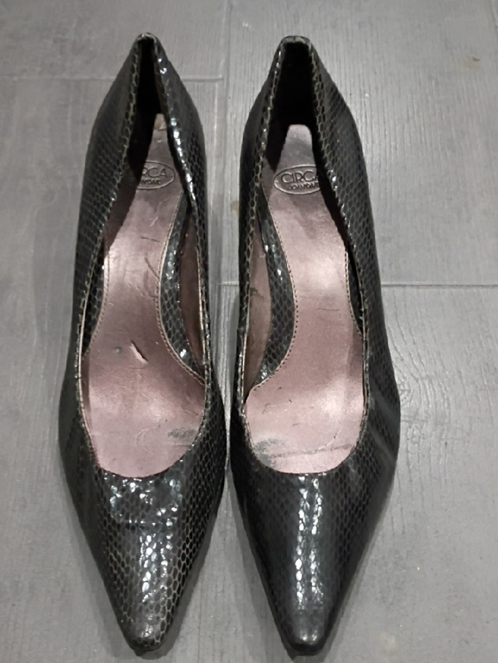 Joan & David Black Snakeskin-Textured Pointed Pumps